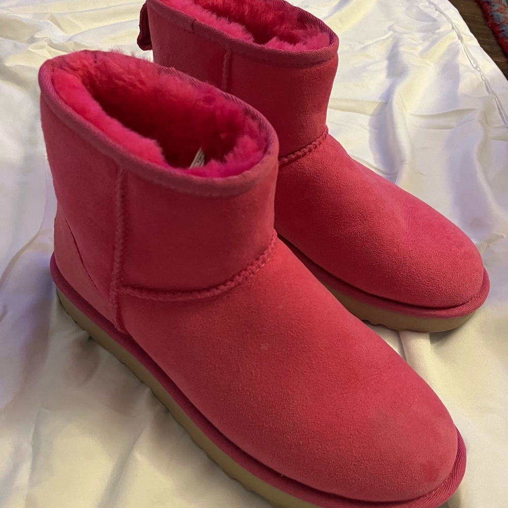 UGG size 9 classic hot pink mini.